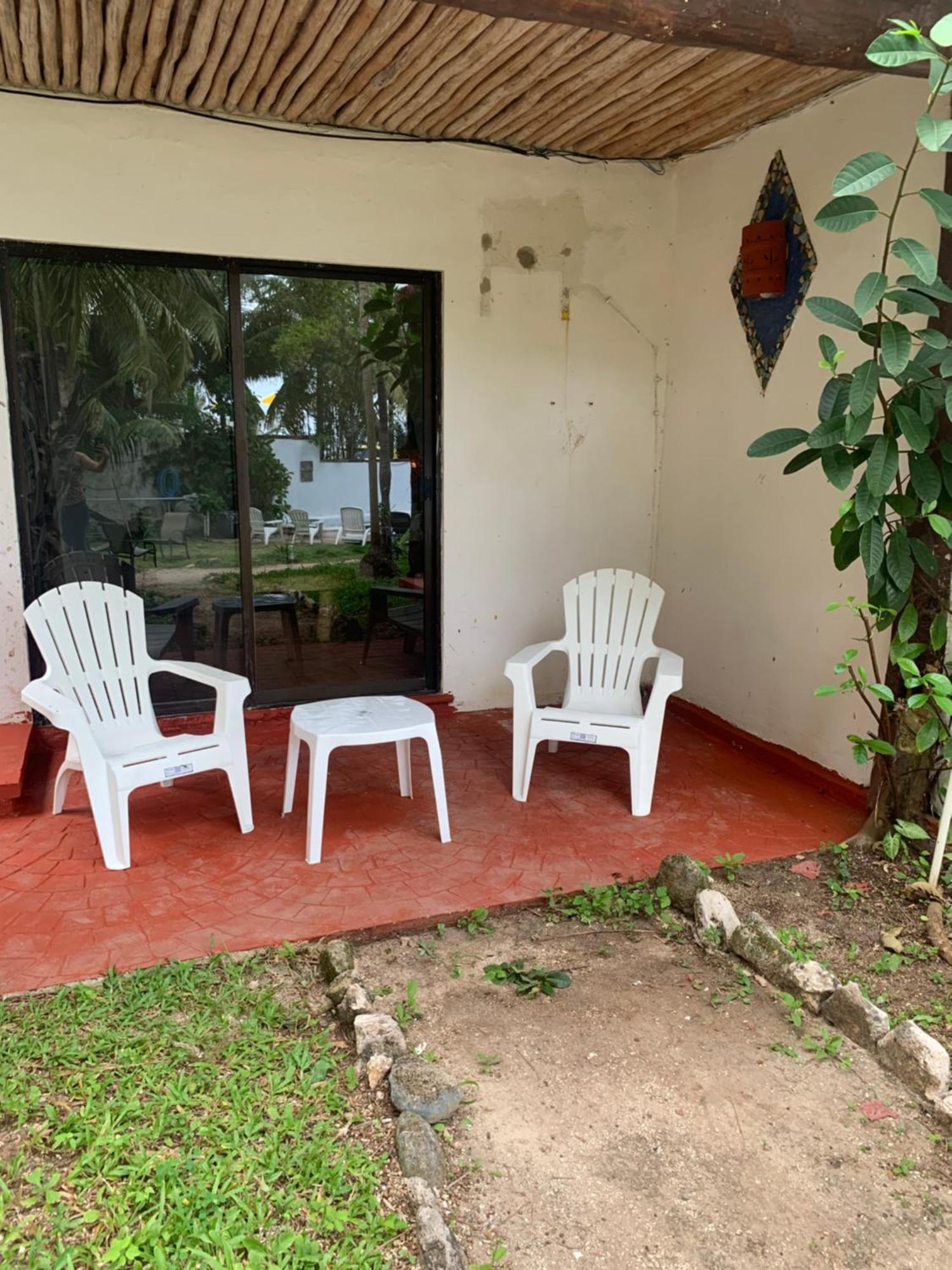 Casa Caribe Cancún Extérieur photo A typical patio at a hotel in San José, Costa Rica